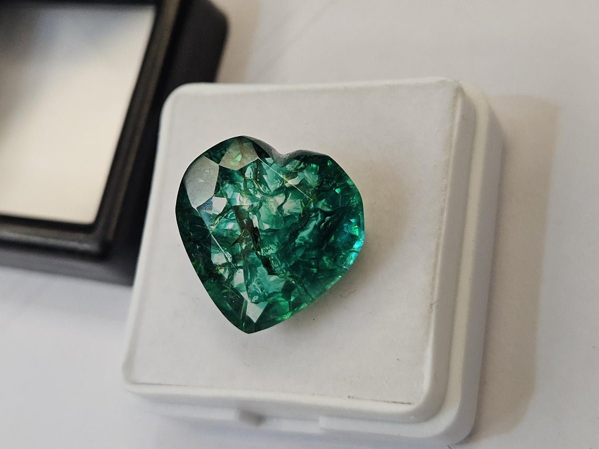 Certified Colombian Emerald Heart Gemstone | Natural Green Loose Stone (12-13 Ct)
