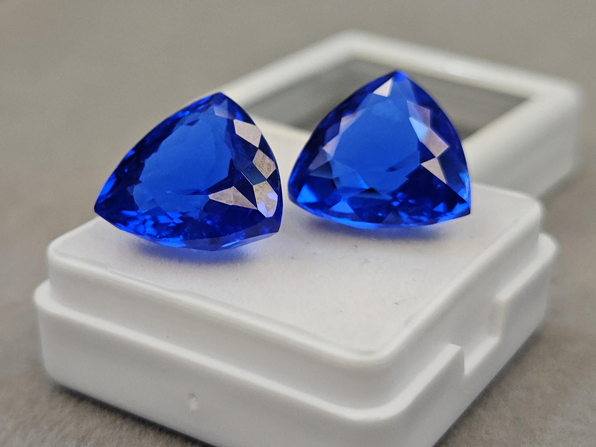 Kashmiri Royal Blue Sapphire 15+ Carats Pair Of Trillion Cut Gemstones for Ring Making