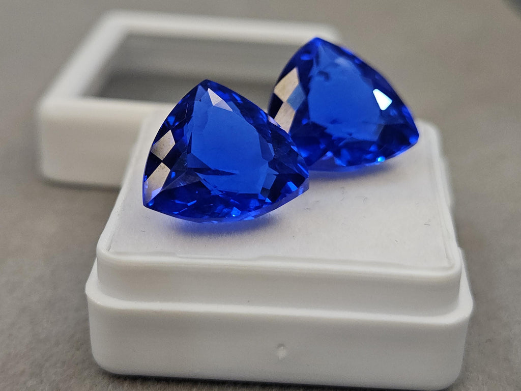 Kashmiri Royal Blue Sapphire 15+ Carats Pair Of Trillion Cut Gemstones for Ring Making