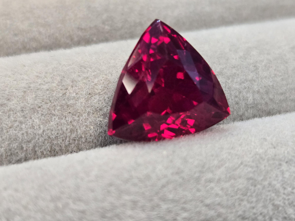 Mozambique Red Ruby Gemstone, Trillion Cut 9-10 Ct