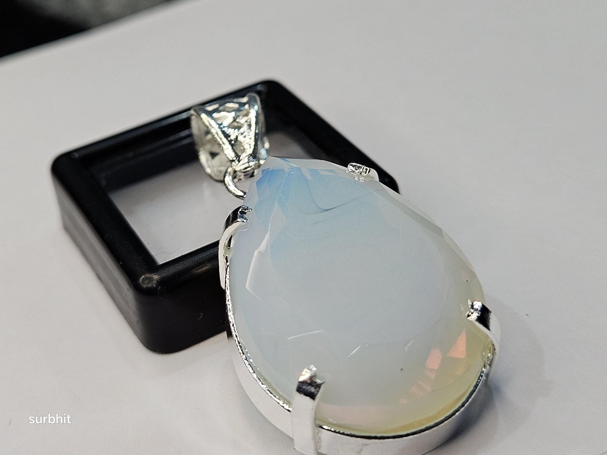 Certified Lab-Created Pear Cut Gemstone Welo Opal Locket Pendant, 70-74 Ct