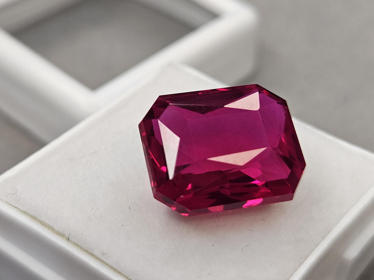 Natural and certified Pink Sapphire Emerald Cut 10-11 Ct For Rings & Jewellery