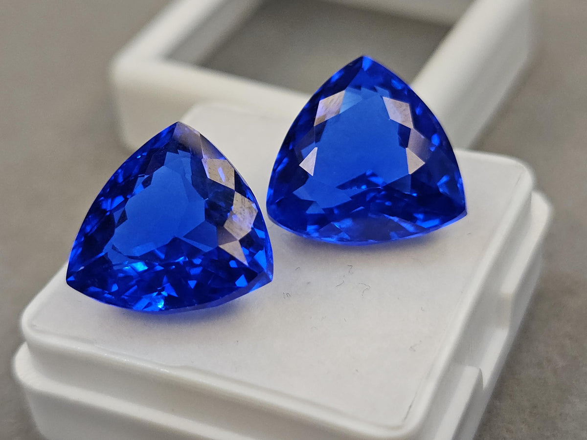 Kashmiri Royal Blue Sapphire 15+ Carats Pair Of Trillion Cut Gemstones for Ring Making