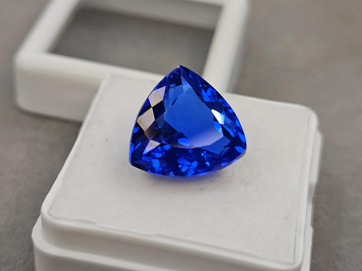 Kashmiri Royal Blue Sapphire, 8+ Carat Trillion Cut Gemstone