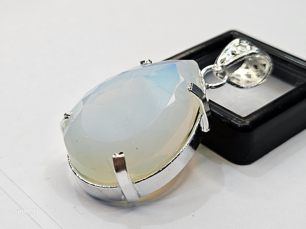 Certified Lab-Created Pear Cut Gemstone Welo Opal Locket Pendant, 70-74 Ct