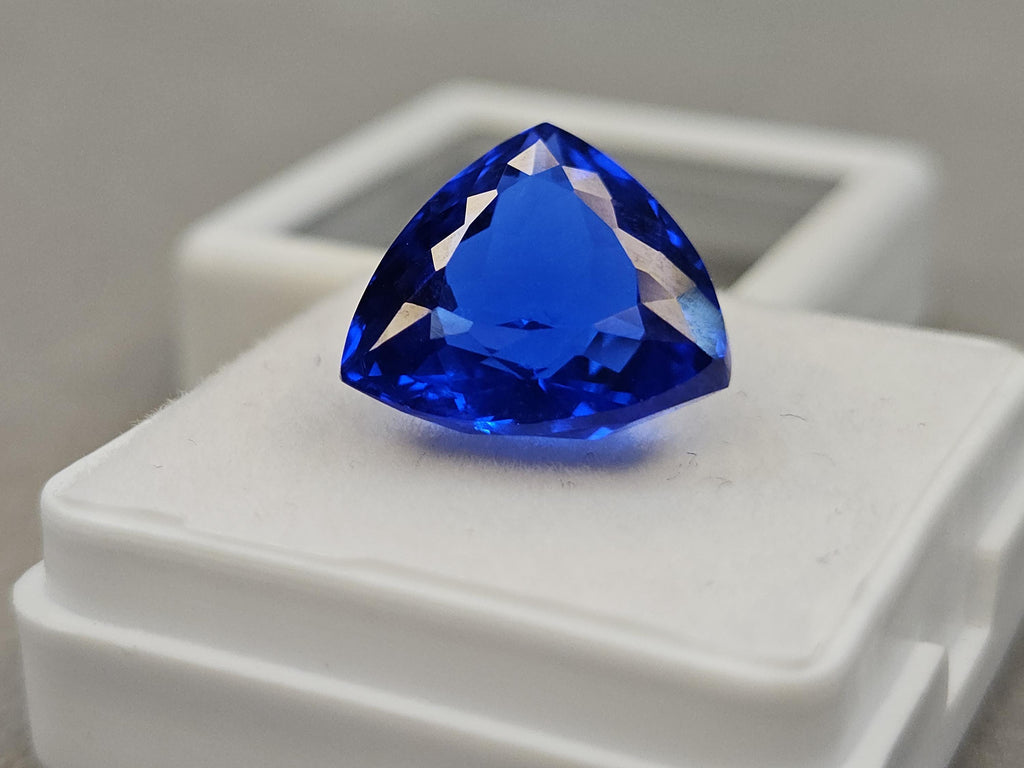 Kashmiri Royal Blue Sapphire, 8+ Carat Trillion Cut Gemstone