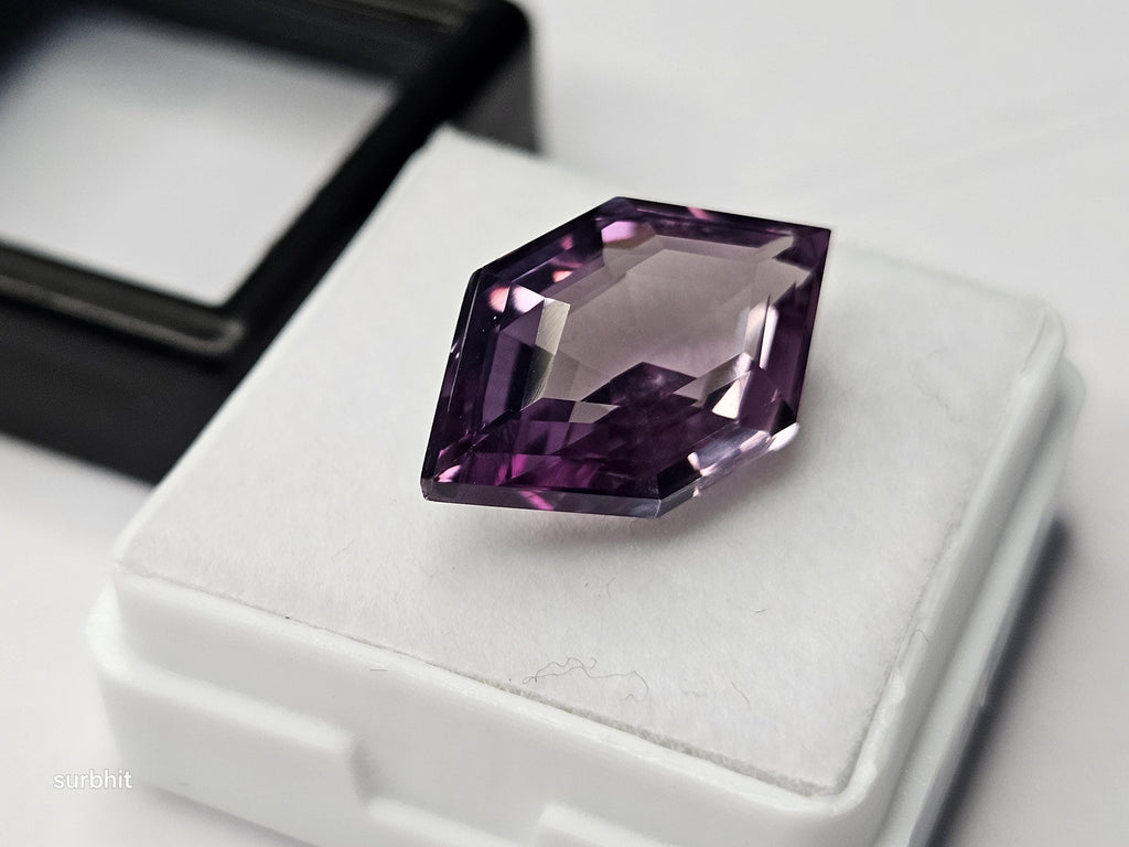 10–11 Ct Natural Alexandrite – Fancy Cut Color-Change Loose Gemstone, Brazil