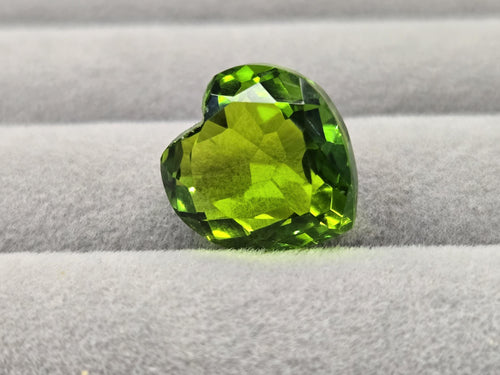 10–11 Ct Heart-Cut Peridot – Loose Gemstone for Jewelry