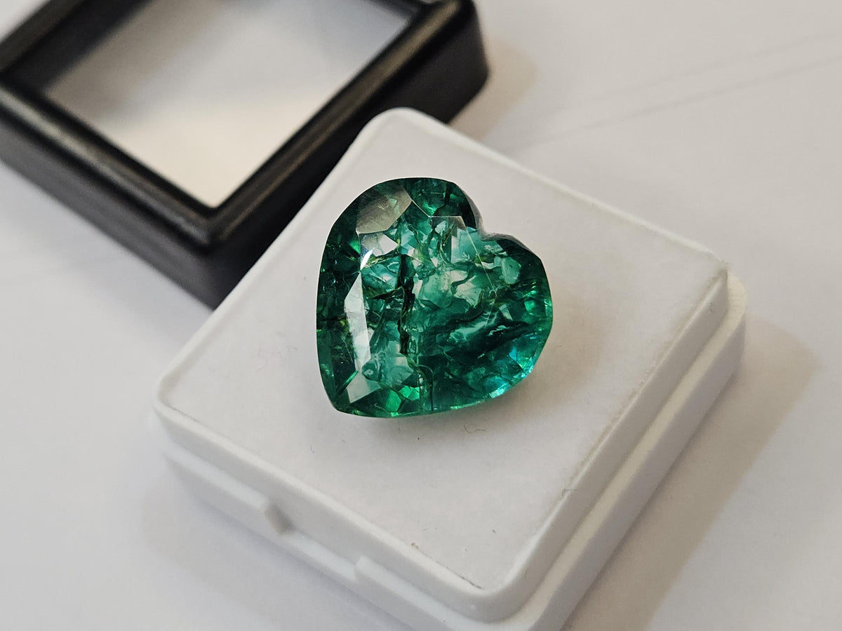 Certified Colombian Emerald Heart Gemstone | Natural Green Loose Stone (12-13 Ct)