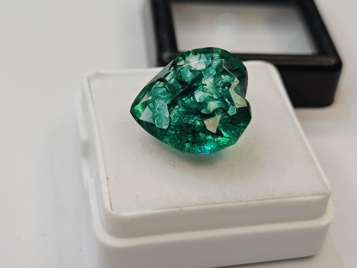 Certified Colombian Emerald Heart Gemstone | Natural Green Loose Stone (12-13 Ct)