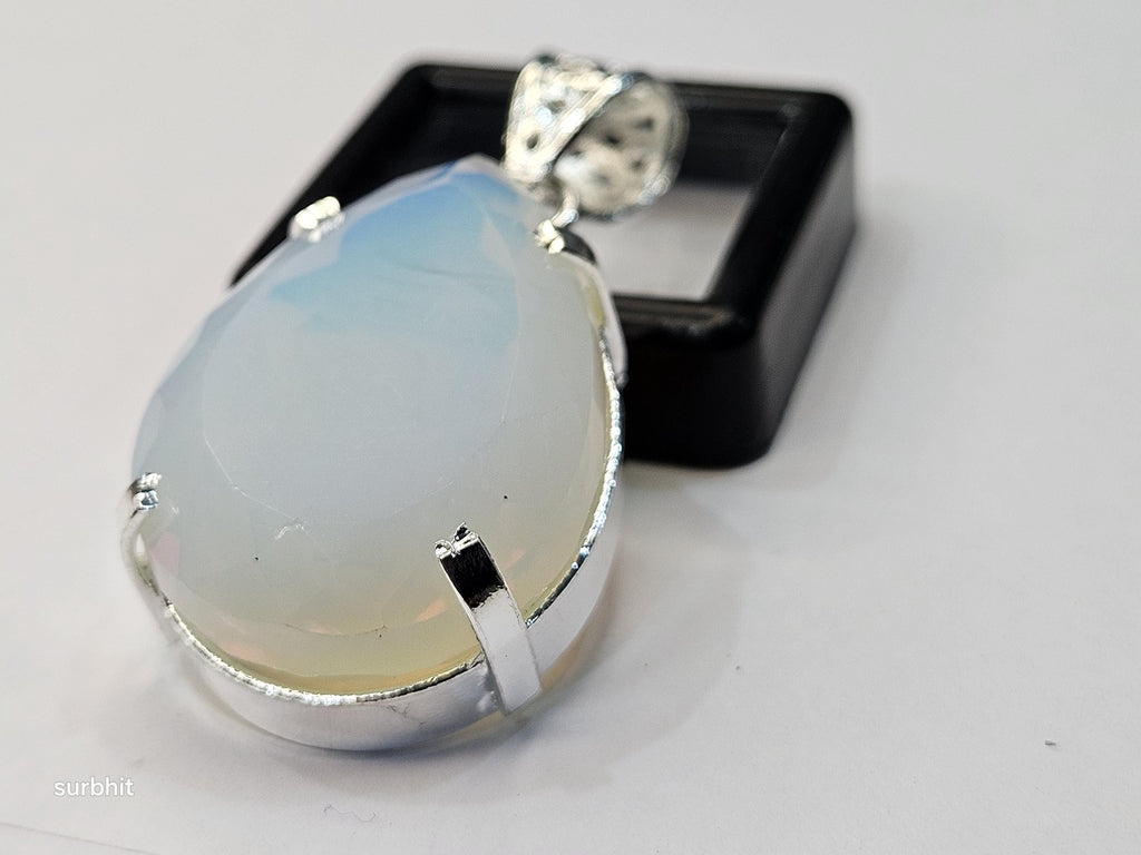 Certified Lab-Created Pear Cut Gemstone Welo Opal Locket Pendant, 70-74 Ct