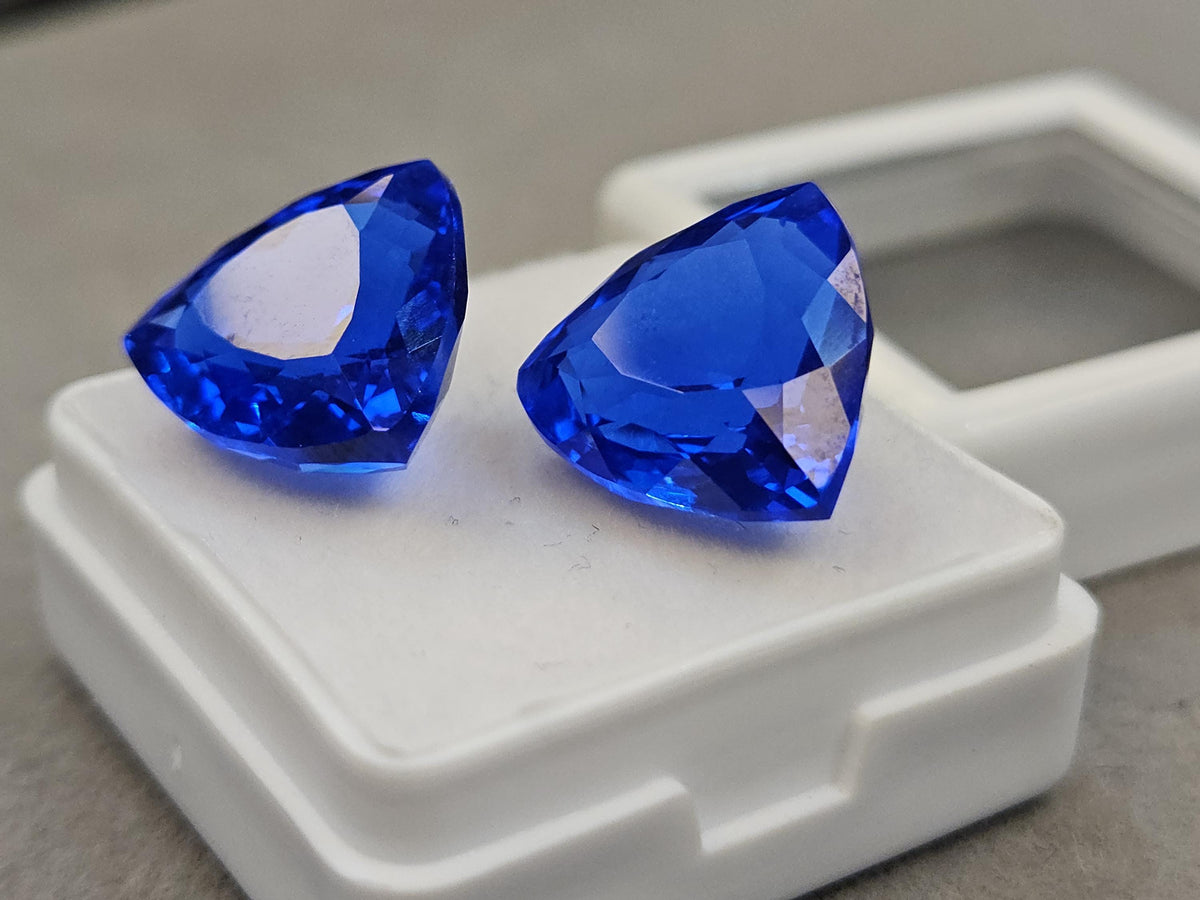 Kashmiri Royal Blue Sapphire 15+ Carats Pair Of Trillion Cut Gemstones for Ring Making