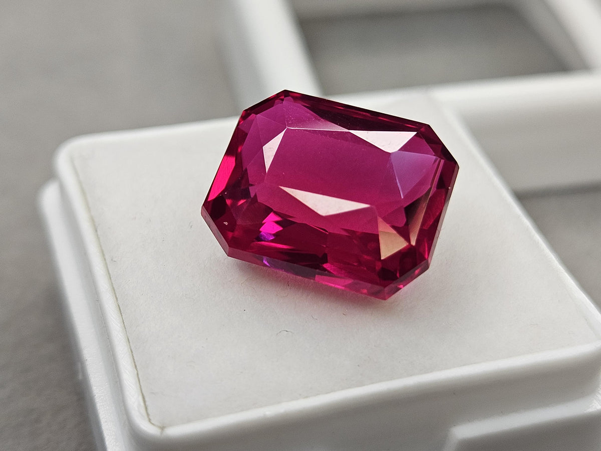 Natural and certified Pink Sapphire Emerald Cut 10-11 Ct For Rings & Jewellery
