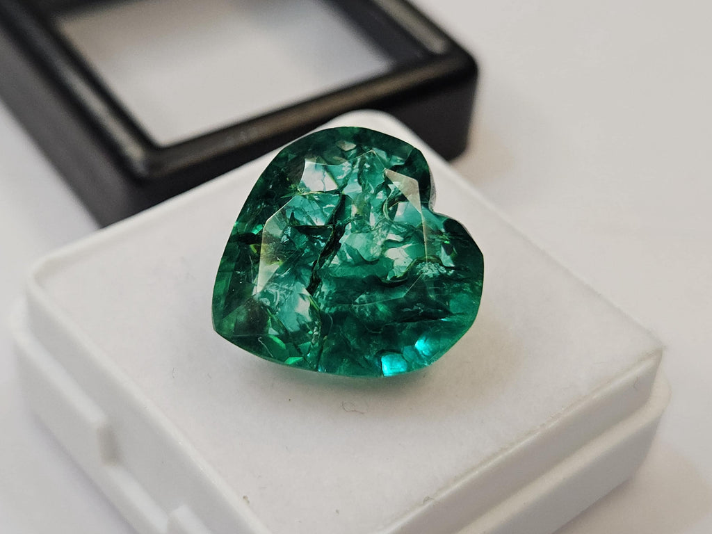Certified Colombian Emerald Heart Gemstone | Natural Green Loose Stone (12-13 Ct)