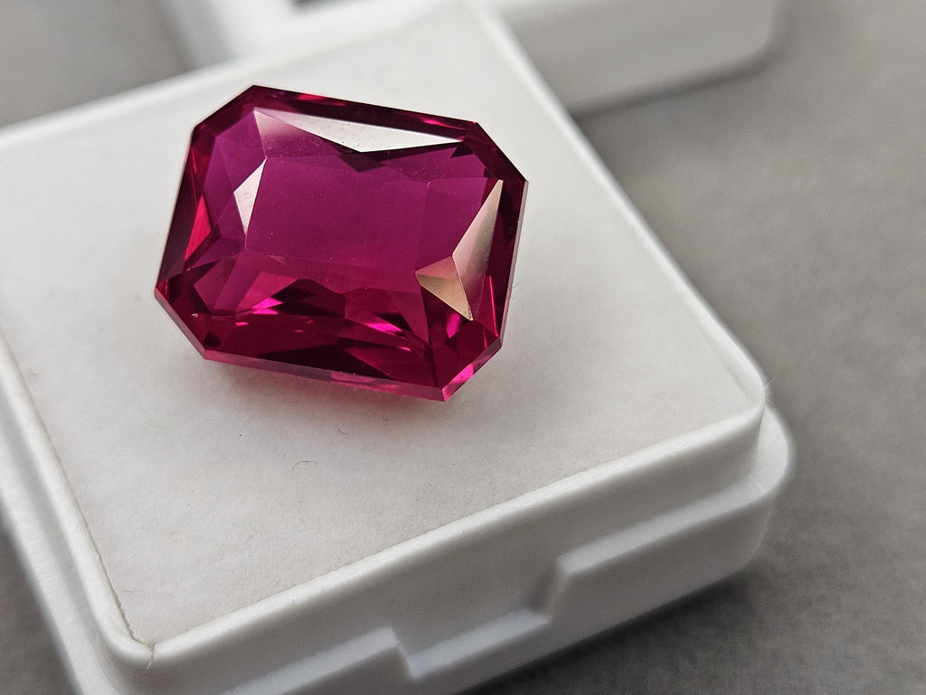 Natural and certified Pink Sapphire Emerald Cut 10-11 Ct For Rings & Jewellery