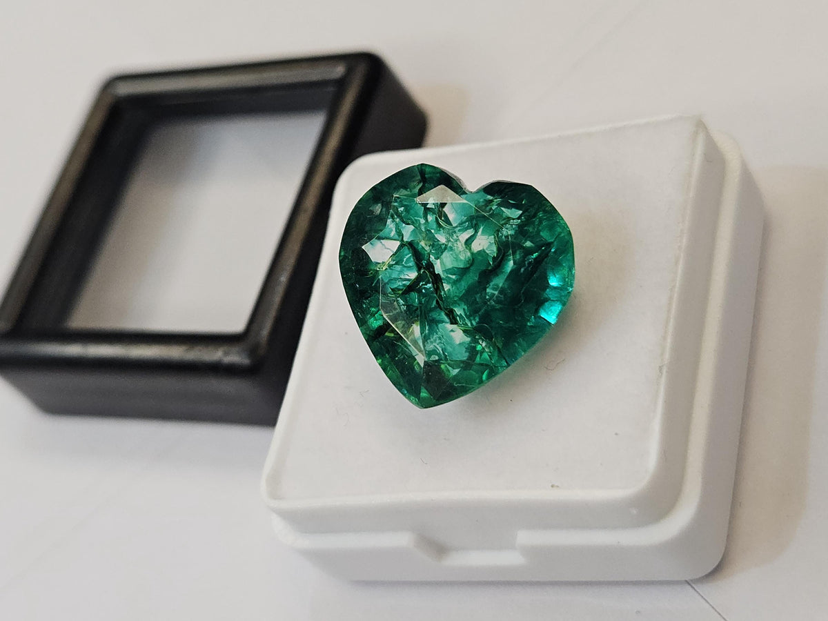 Certified Colombian Emerald Heart Gemstone | Natural Green Loose Stone (12-13 Ct)