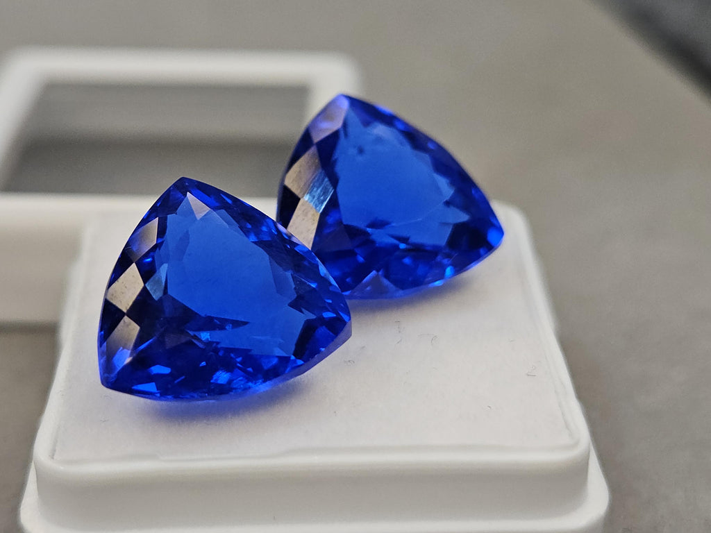 Kashmiri Royal Blue Sapphire 15+ Carats Pair Of Trillion Cut Gemstones for Ring Making