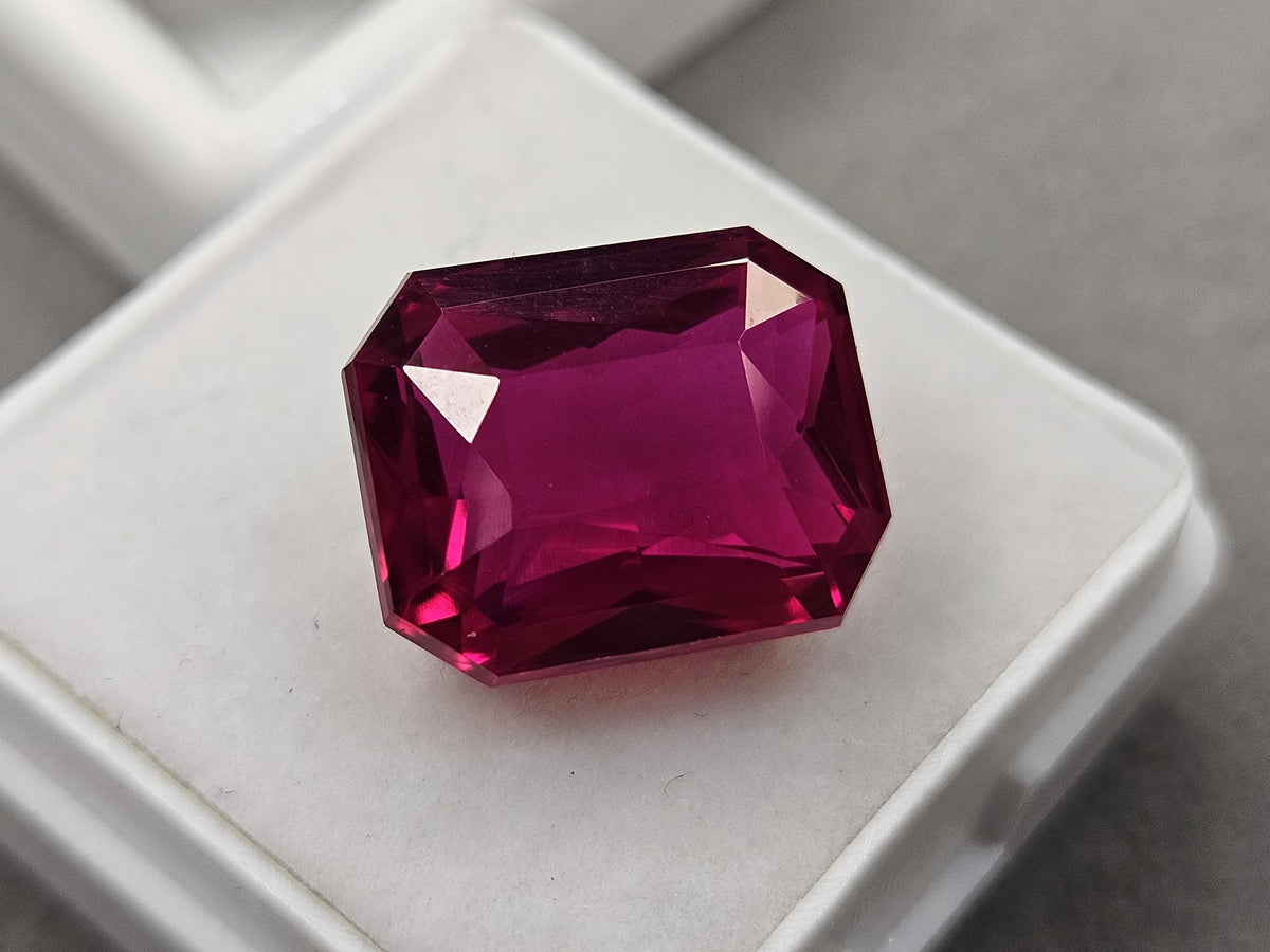 Natural and certified Pink Sapphire Emerald Cut 10-11 Ct For Rings & Jewellery