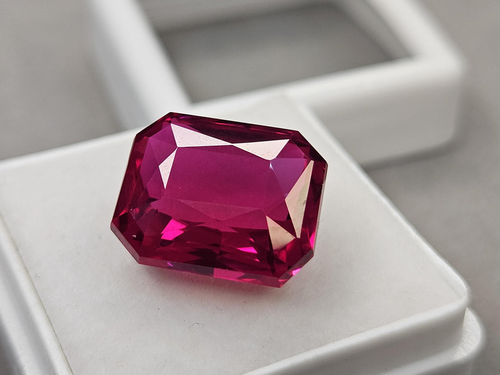Natural and certified Pink Sapphire Emerald Cut 10-11 Ct For Rings & Jewellery