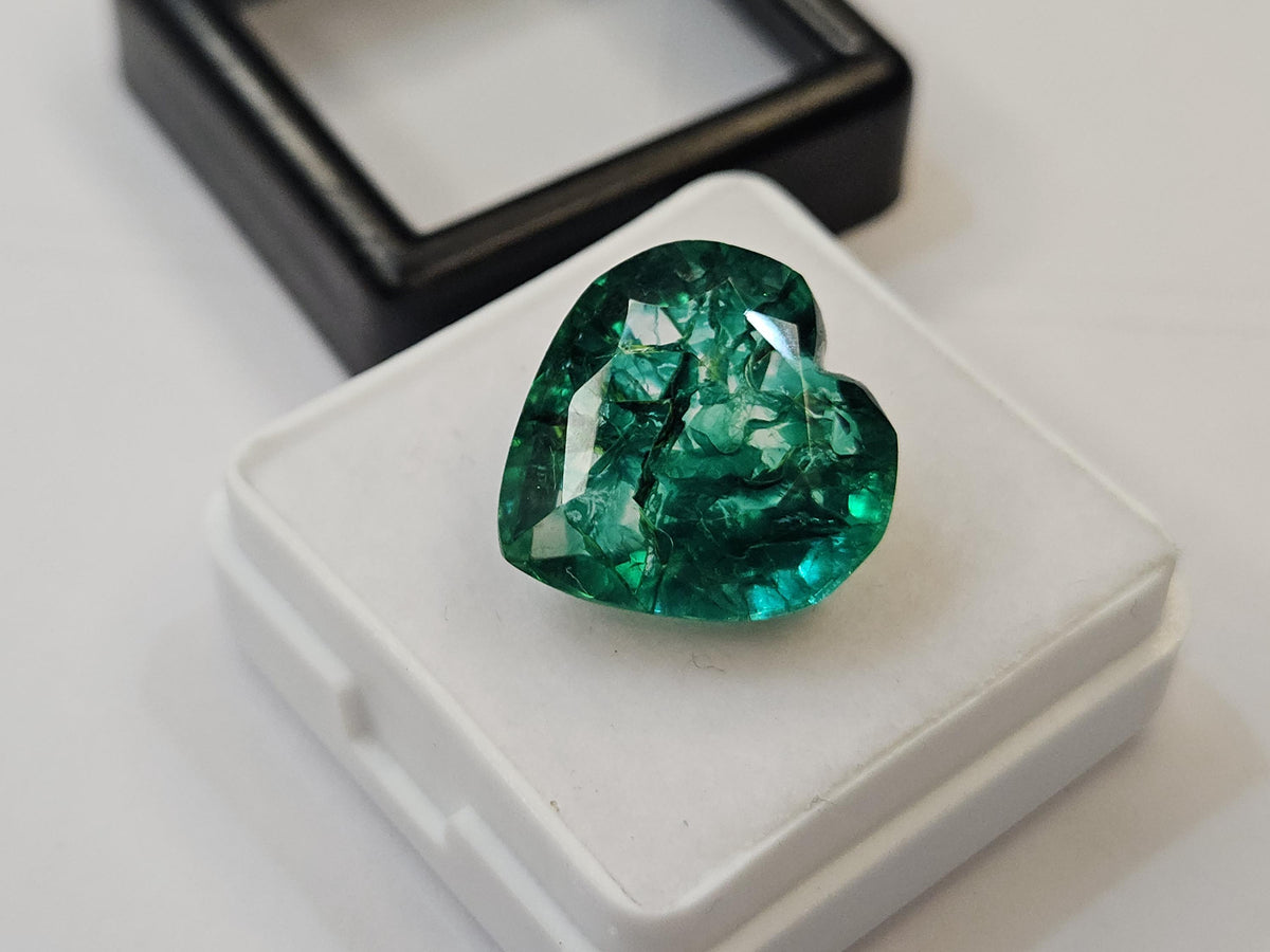Certified Colombian Emerald Heart Gemstone | Natural Green Loose Stone (12-13 Ct)