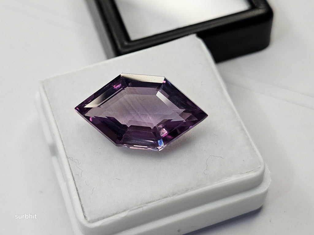 10–11 Ct Natural Alexandrite – Fancy Cut Color-Change Loose Gemstone, Brazil