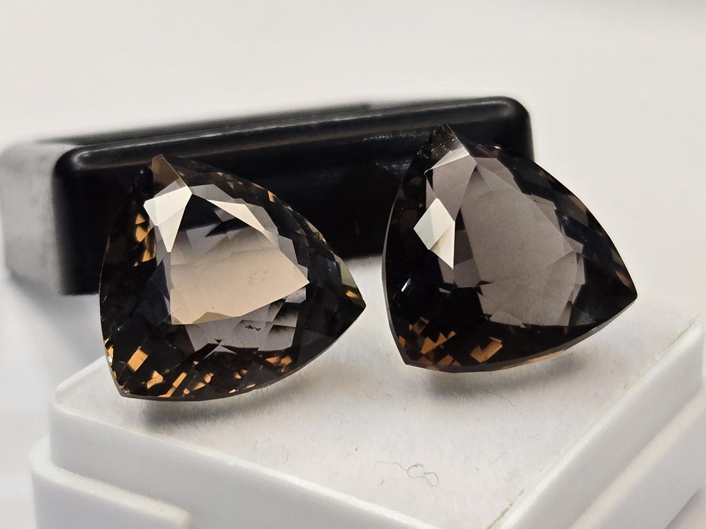 Smoky Black Quartz Trillion Cut Loose Gemstone, Lab Created for Rings, Pendants (19-20 Ct)