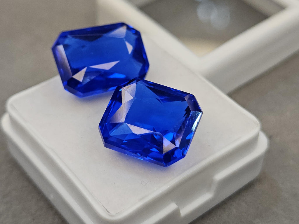 Kashmiri Royal Blue Sapphire Pair oF 20+ Carats Radiant Cut Gemstones for Ring Making