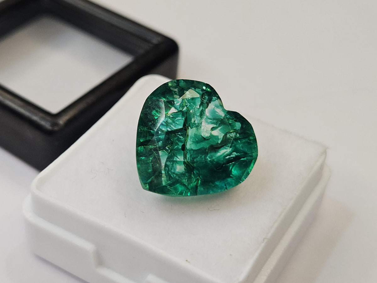 Certified Colombian Emerald Heart Gemstone | Natural Green Loose Stone (12-13 Ct)