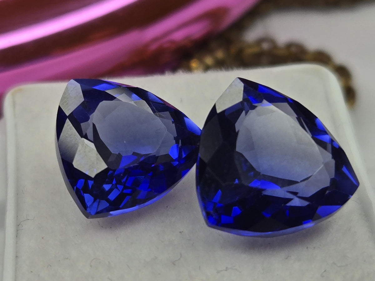 Certified Natural Tanzanite 13–14 Ct Trillion Cut Matching Pair Loose Gemstones, Tanzanian Origin for Earrings & Rings