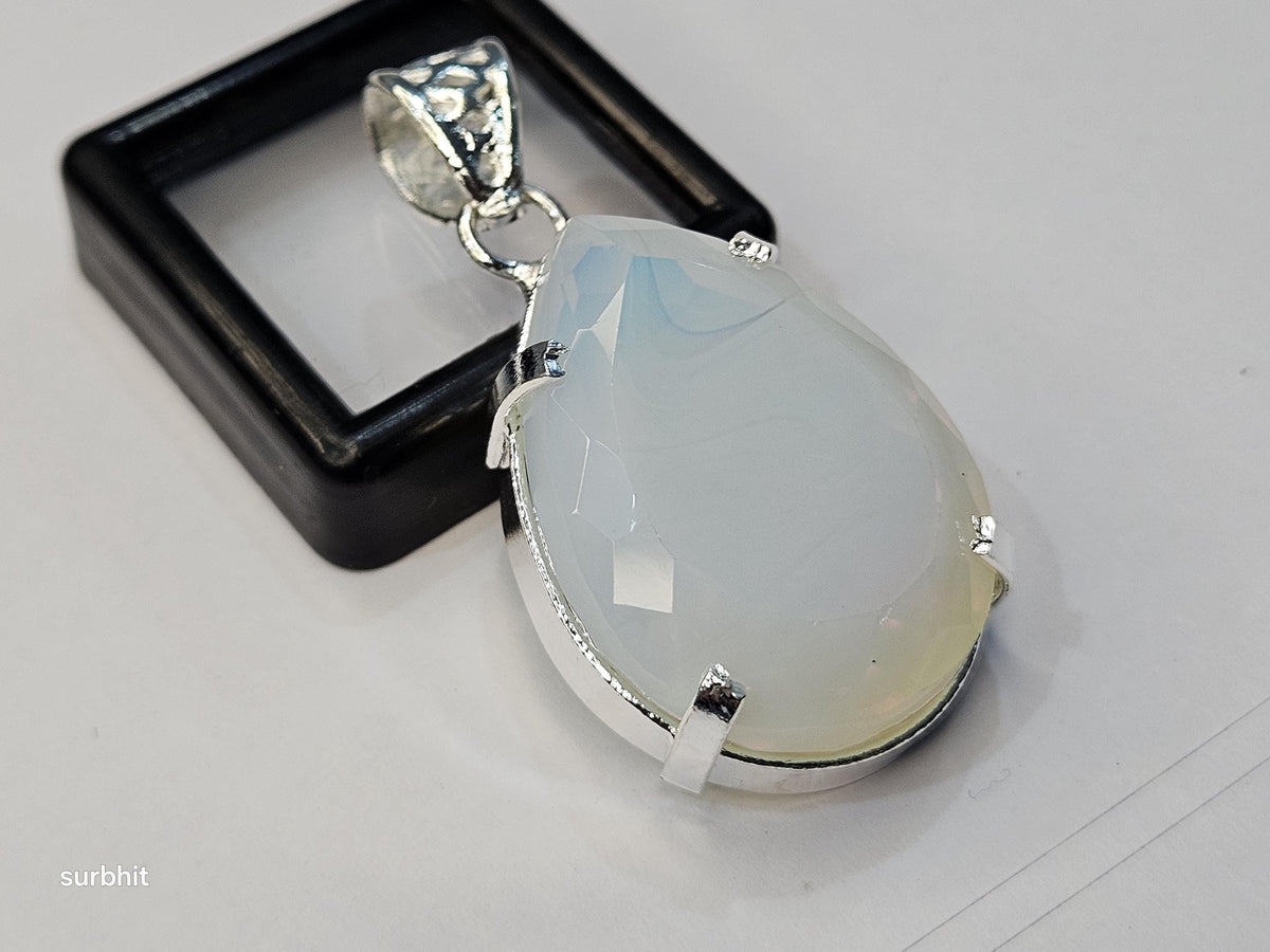 Certified Lab-Created Pear Cut Gemstone Welo Opal Locket Pendant, 70-74 Ct