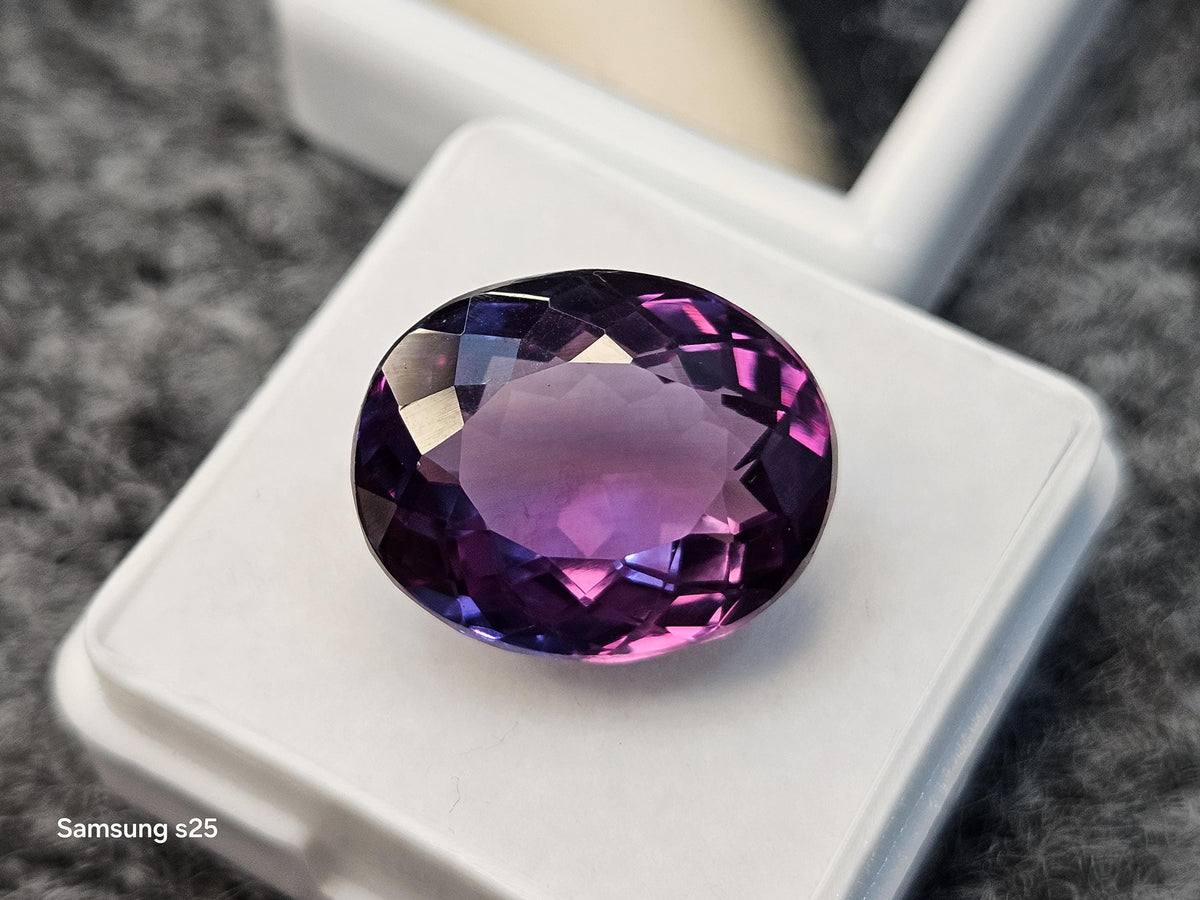 Colour Changing Oval Cut 16-17 Ct Sparkling Alexandrite Natural Certified Loose Gemstone