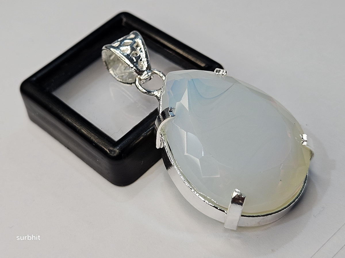 Certified Lab-Created Pear Cut Gemstone Welo Opal Locket Pendant, 70-74 Ct