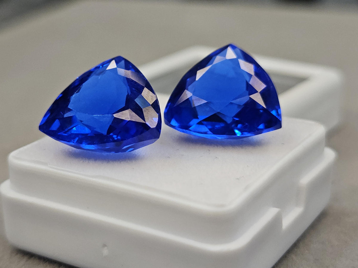Kashmiri Royal Blue Sapphire 15+ Carats Pair Of Trillion Cut Gemstones for Ring Making