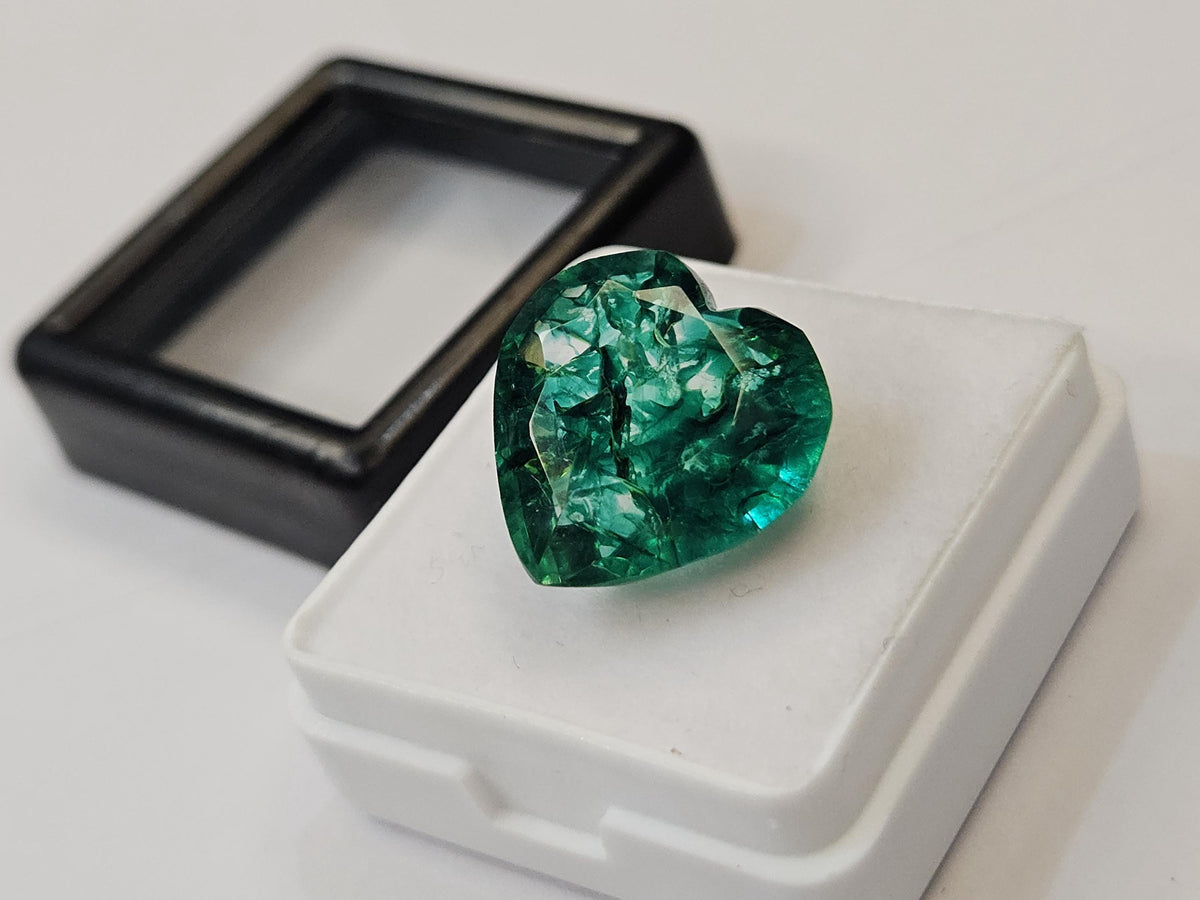 Certified Colombian Emerald Heart Gemstone | Natural Green Loose Stone (12-13 Ct)
