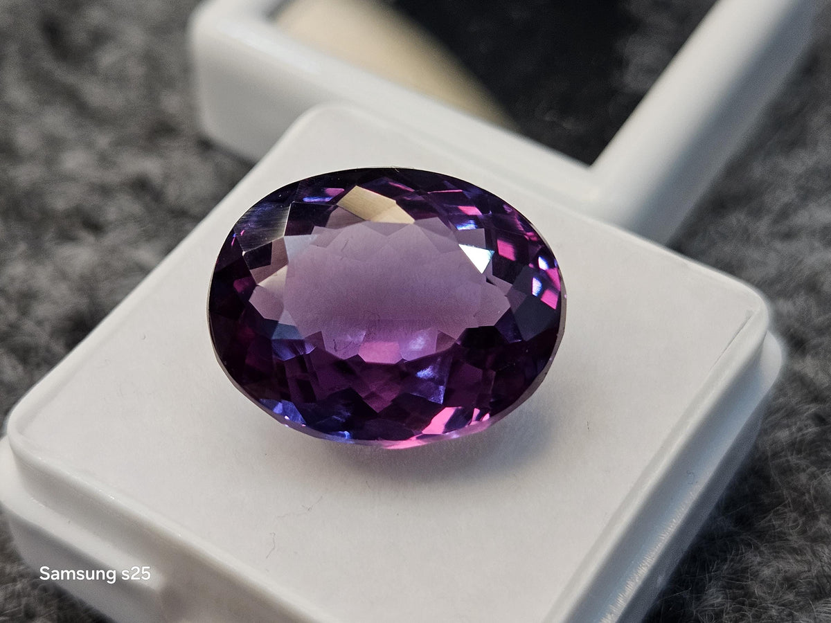 Colour Changing Oval Cut 16-17 Ct Sparkling Alexandrite Natural Certified Loose Gemstone