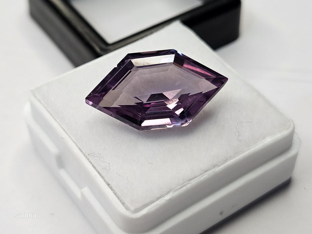 10–11 Ct Natural Alexandrite – Fancy Cut Color-Change Loose Gemstone, Brazil