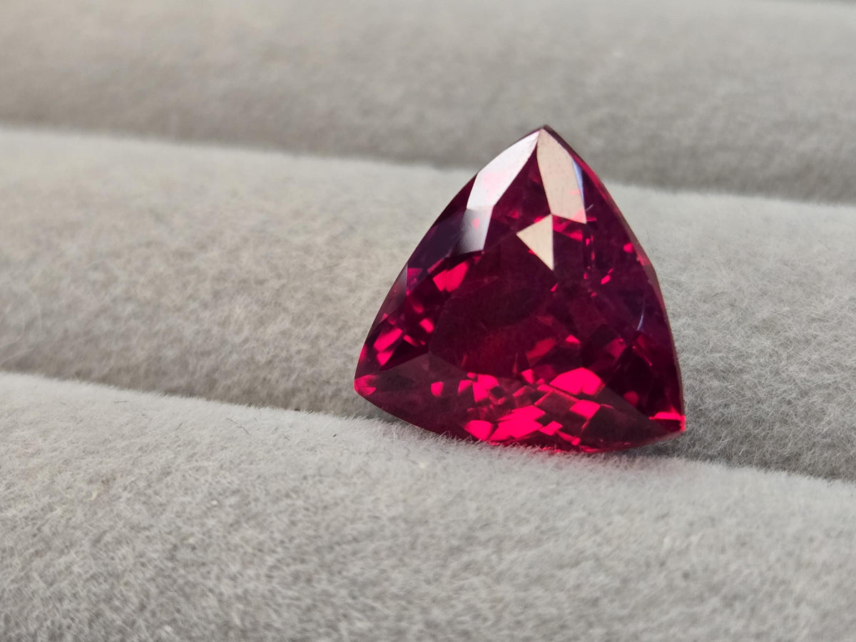 Mozambique Red Ruby Gemstone, Trillion Cut 9-10 Ct