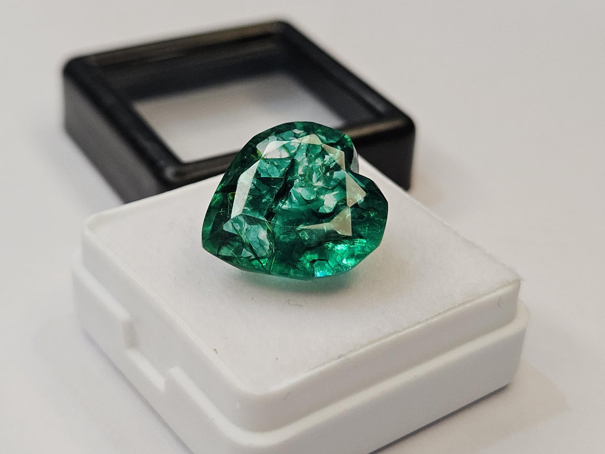 Certified Colombian Emerald Heart Gemstone | Natural Green Loose Stone (12-13 Ct)