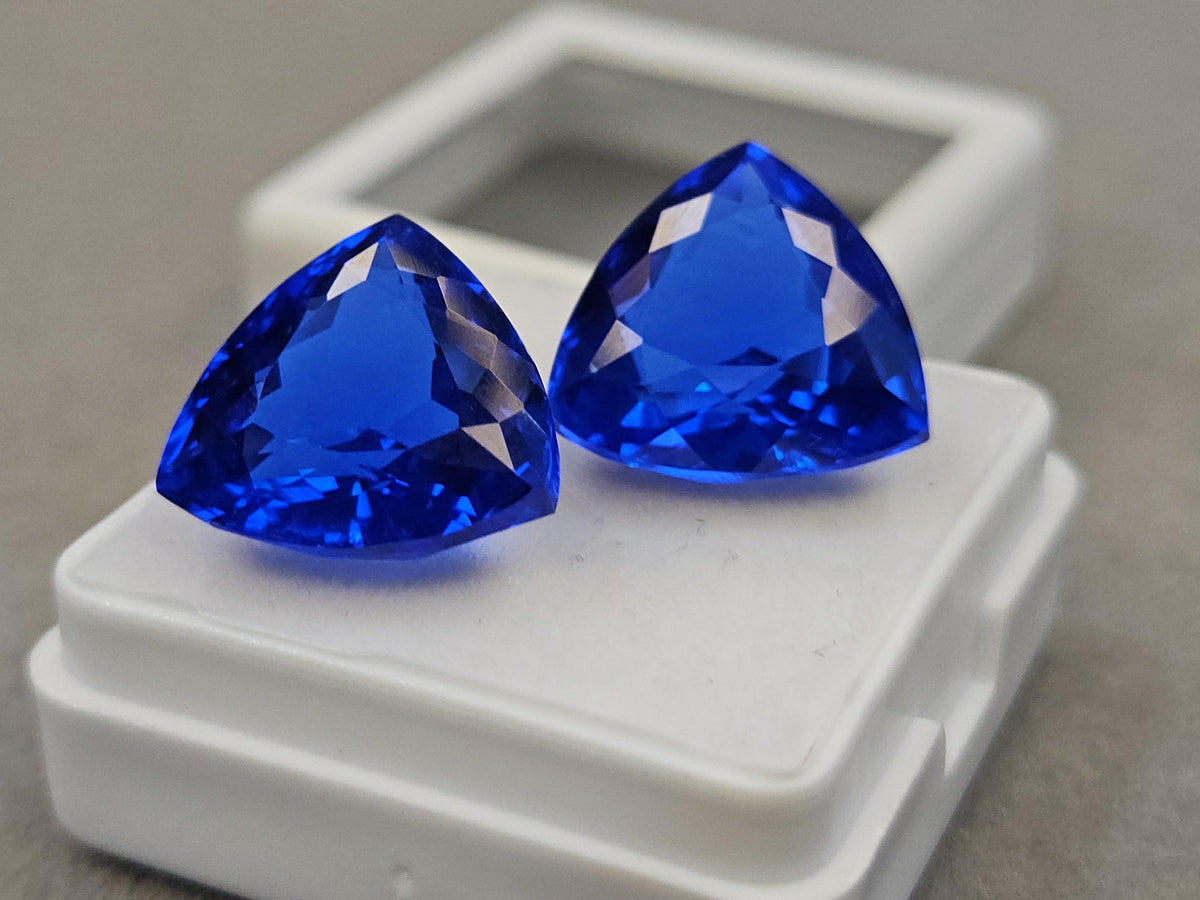 Kashmiri Royal Blue Sapphire 15+ Carats Pair Of Trillion Cut Gemstones for Ring Making